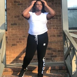 Meet your Posher, Amari